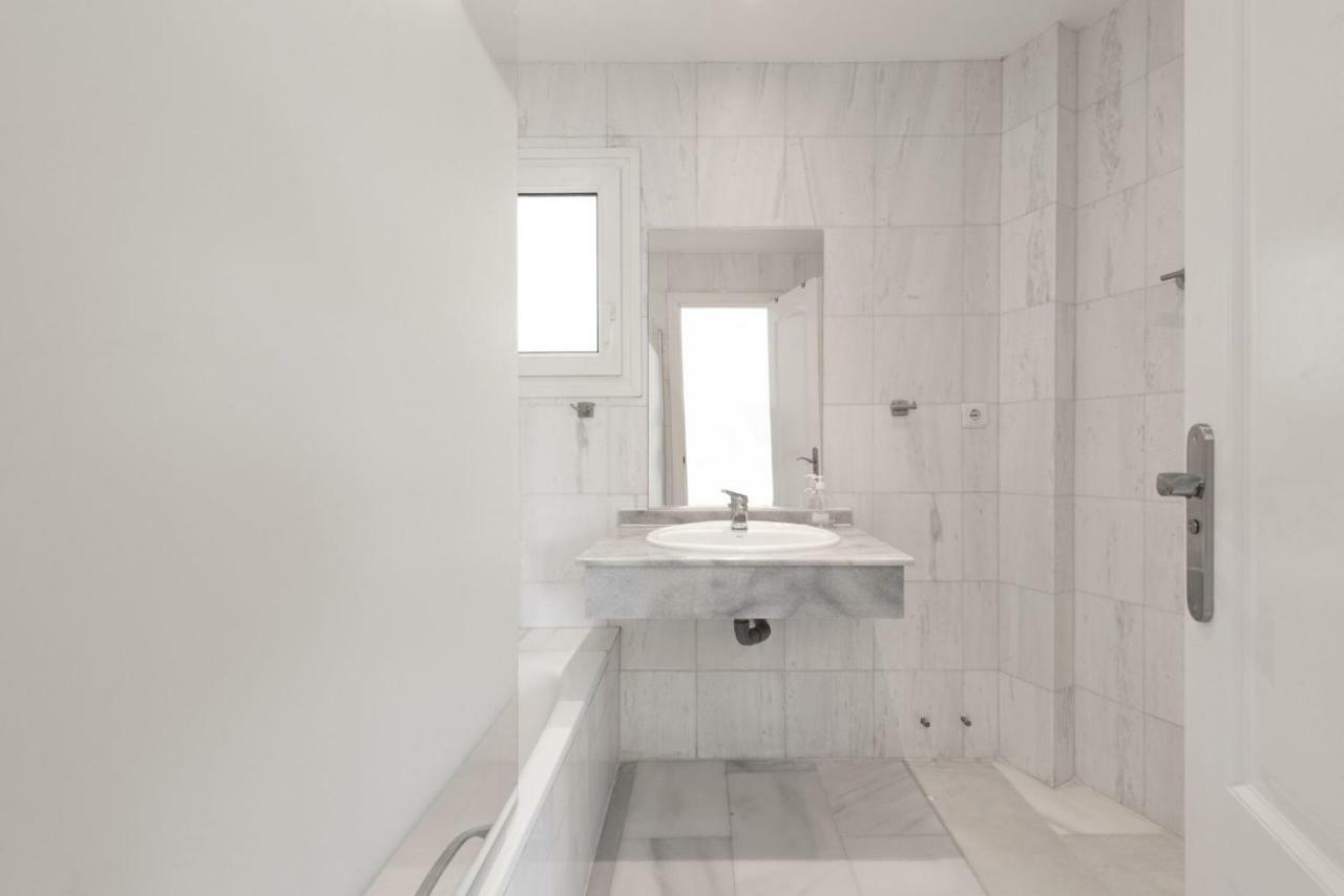 Apartment Front In Puerto Banus